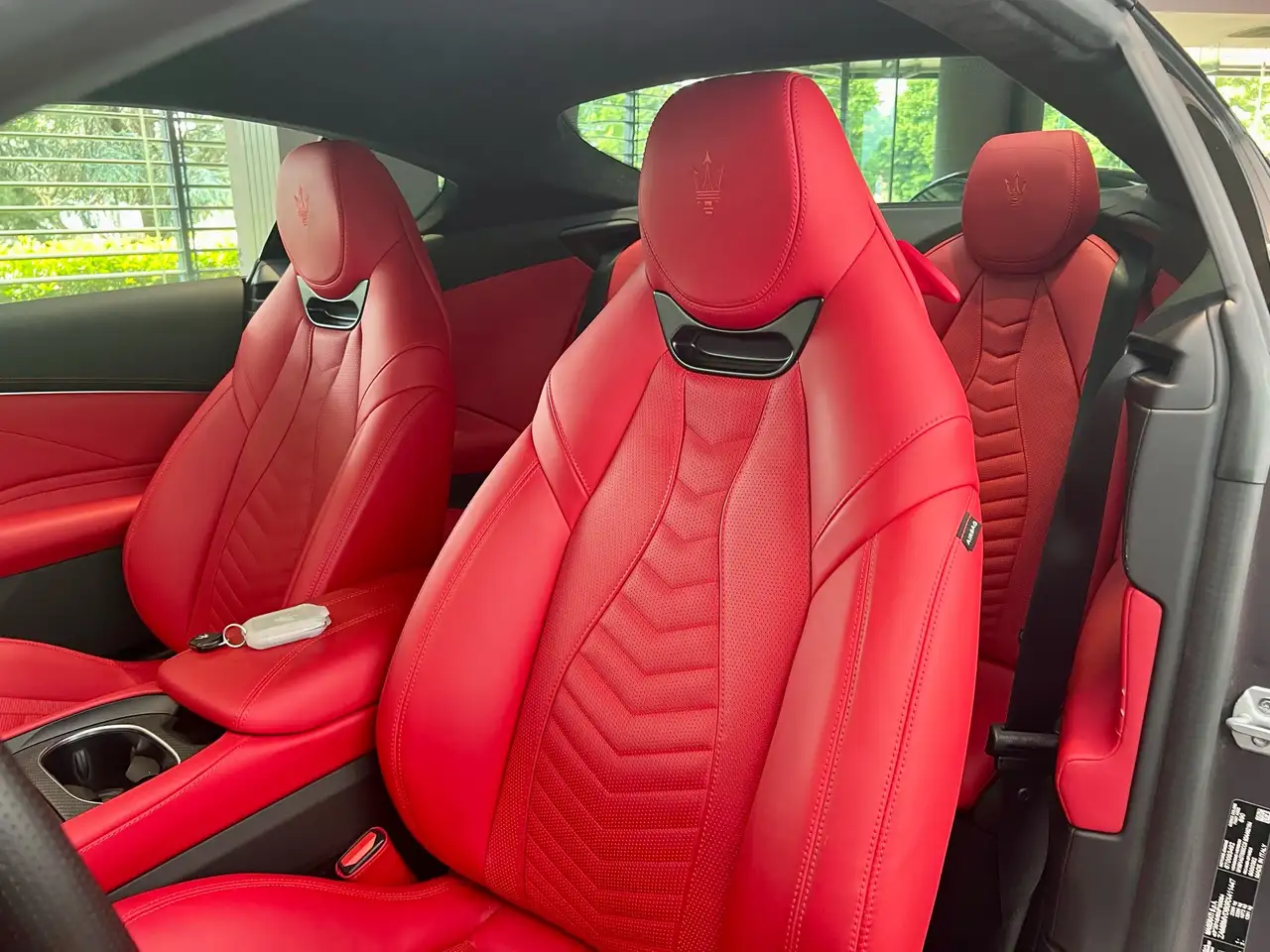 Maserati GranTurismo 2023 — фото 10
