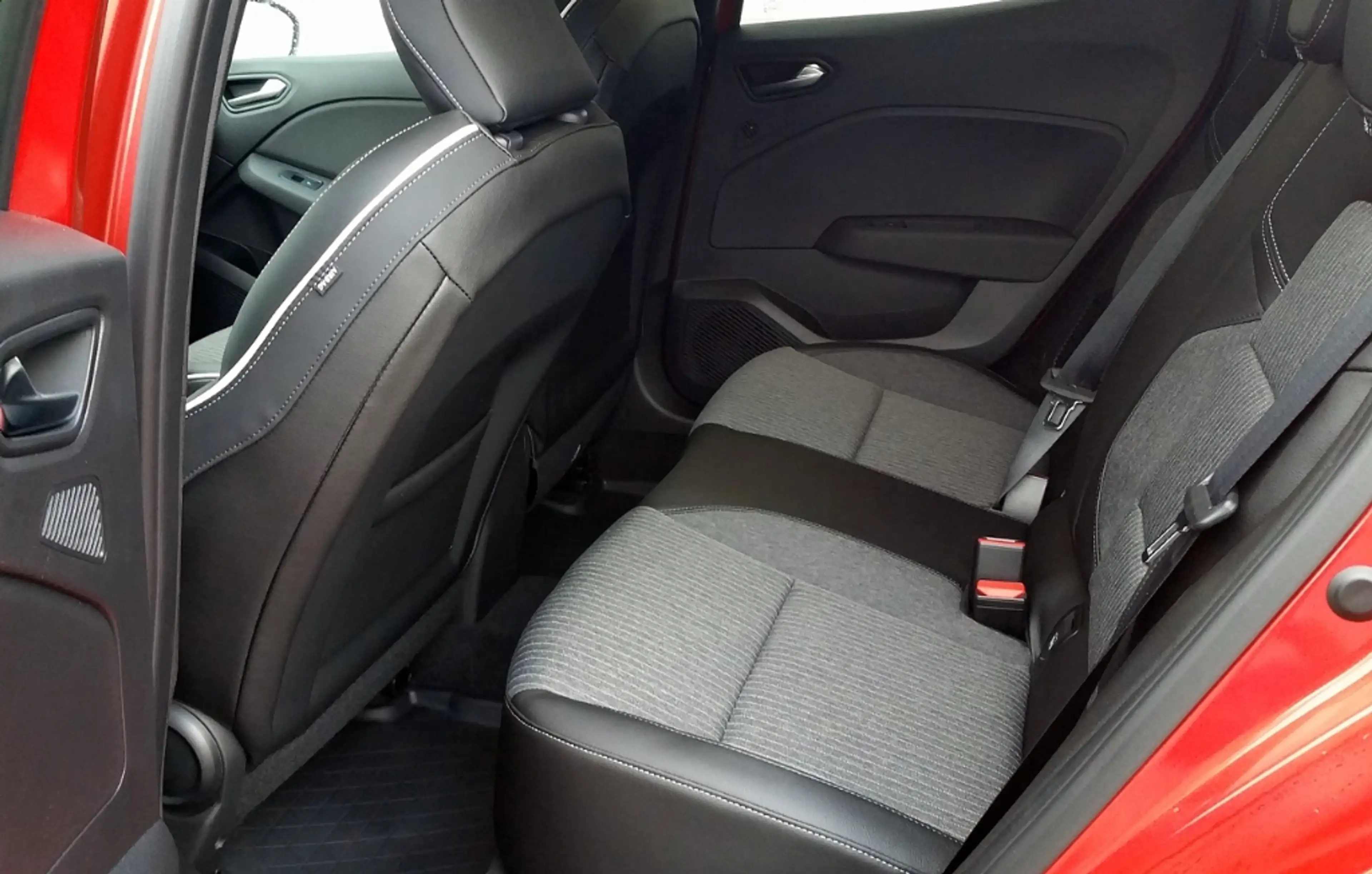 Mitsubishi Colt TOP 1.6 Hybrid — photo 8