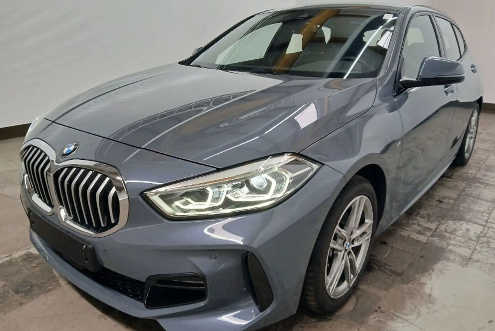 BMW 118 i M Sport Lenkradheizung+Rückfahrkamera+ACC Grau - 2