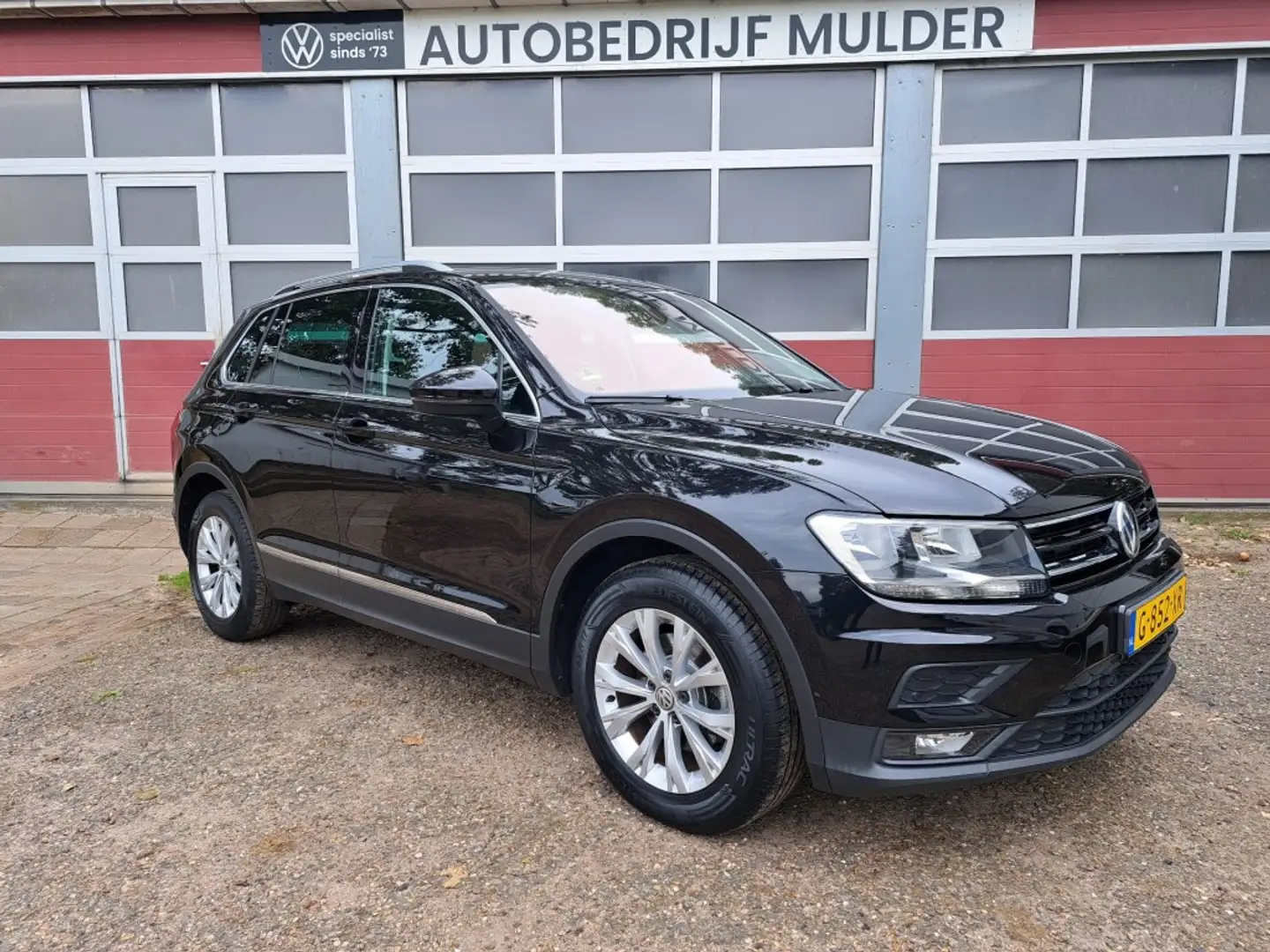 Volkswagen Tiguan 1.5 TSI 131 Pk Comfortline Business Ecc Nav. Apple Zwart - 2