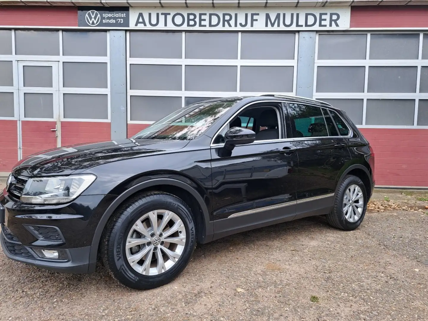 Volkswagen Tiguan 1.5 TSI 131 Pk Comfortline Business Ecc Nav. Apple Zwart - 1