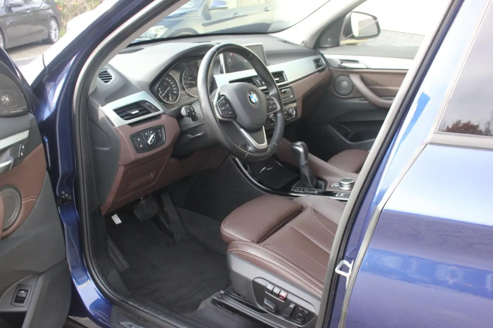 BMW X1 XDrive20i High Executive | Trekhaak | Leer | Pano Blauw - 2