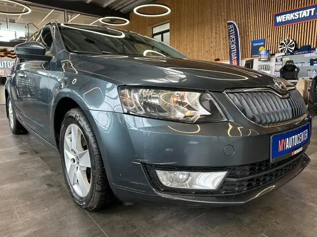 Skoda Octavia view 3