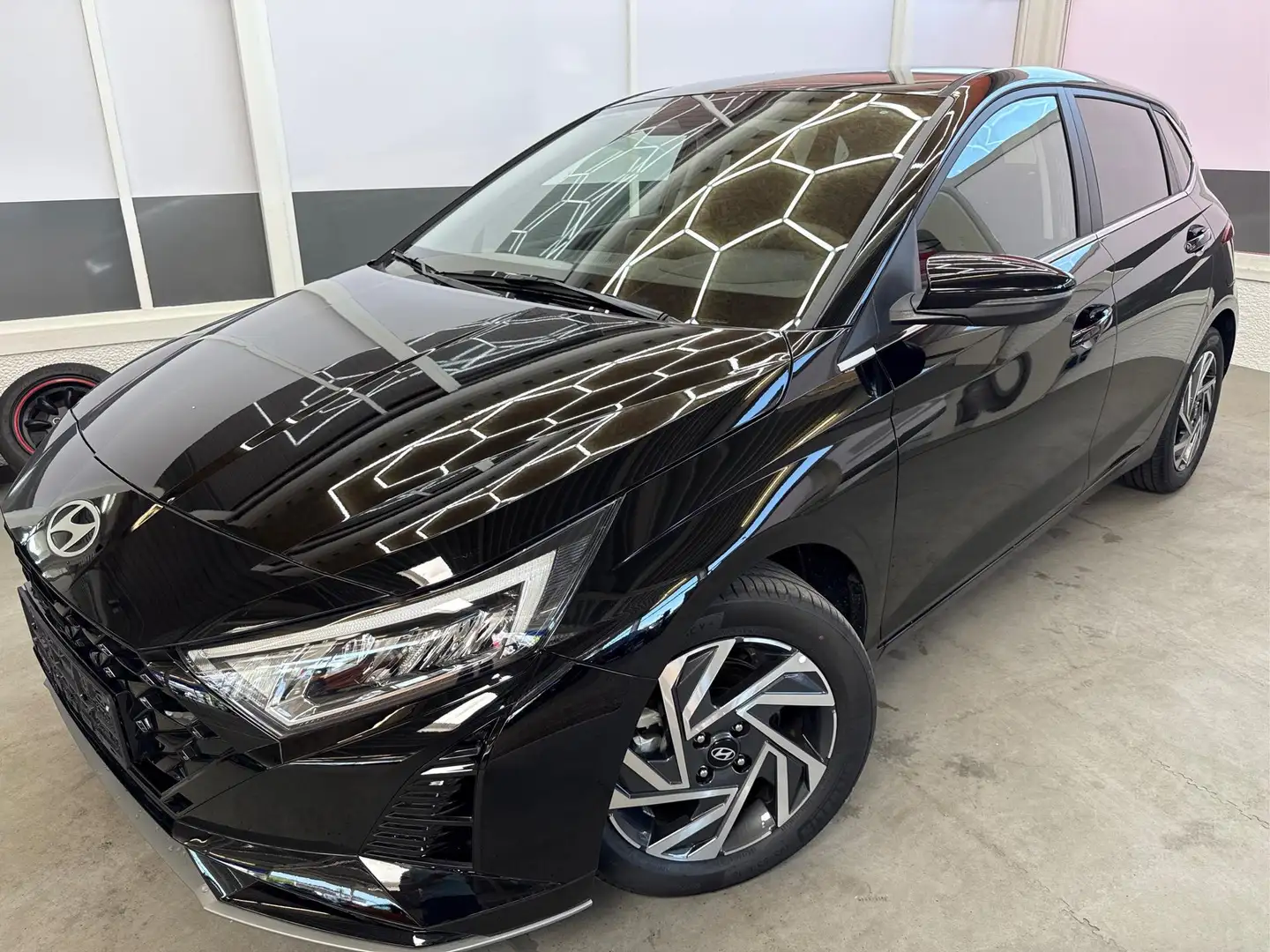 Hyundai i20 STYLE FL NAVI SHZ LED ALU RFK KLIMAAUTOMATIK 1.... Schwarz - 1