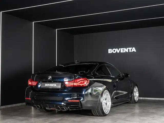 BMW M4 view 8