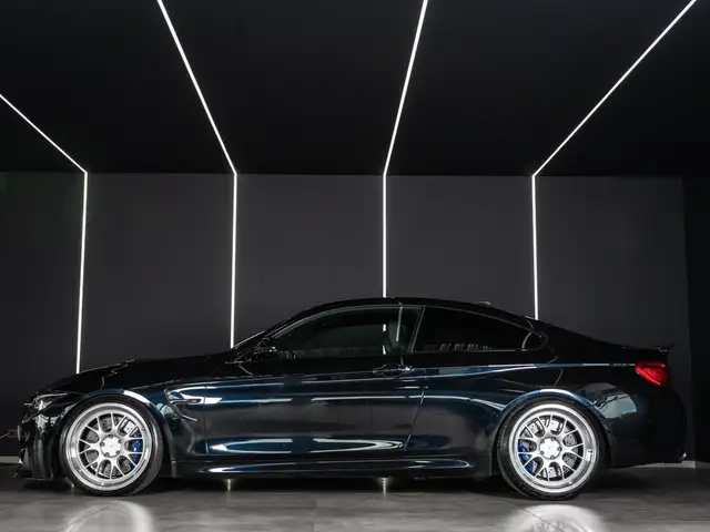 BMW M4 view 7