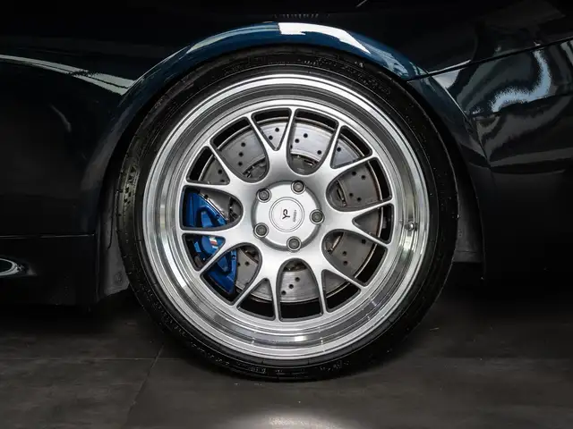 BMW M4 view 6