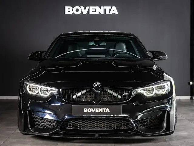 BMW M4 view 3