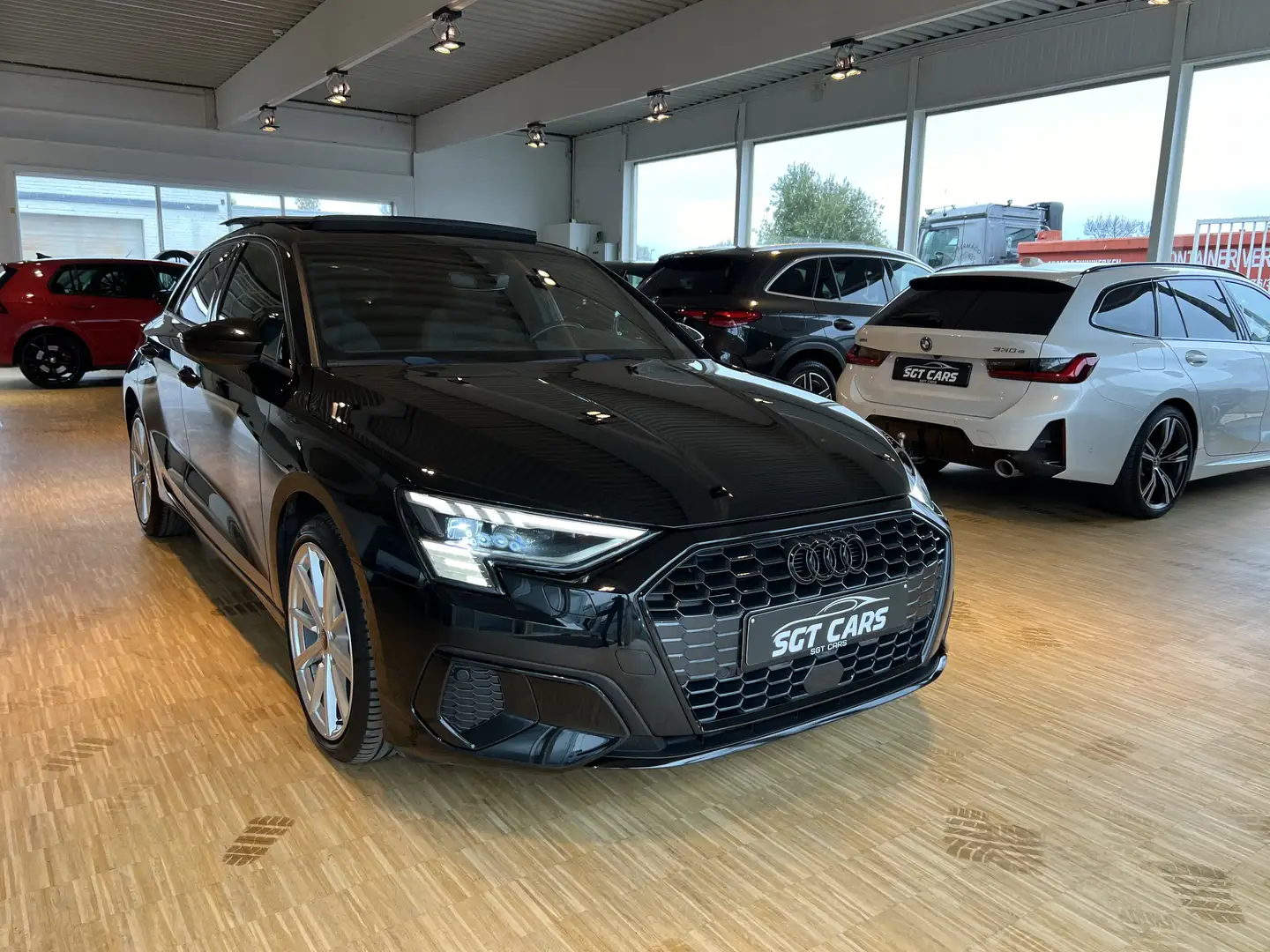 Audi A3 40TFSIe S-Line-Keyless-Pano-Lane&Side-Matrix-Sfeer Noir - 1