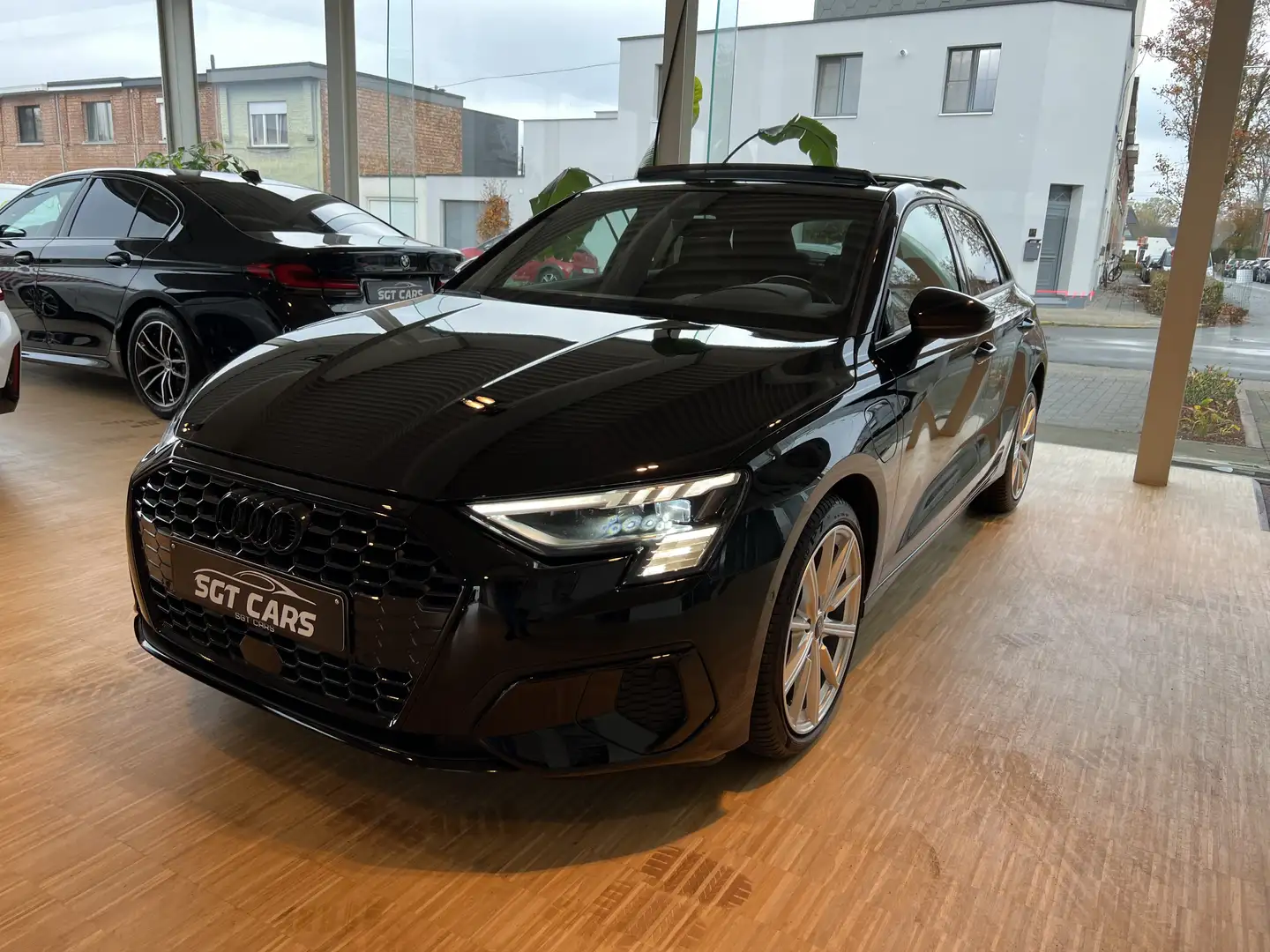 Audi A3 40TFSIe S-Line-Keyless-Pano-Lane&Side-Matrix-Sfeer Noir - 2