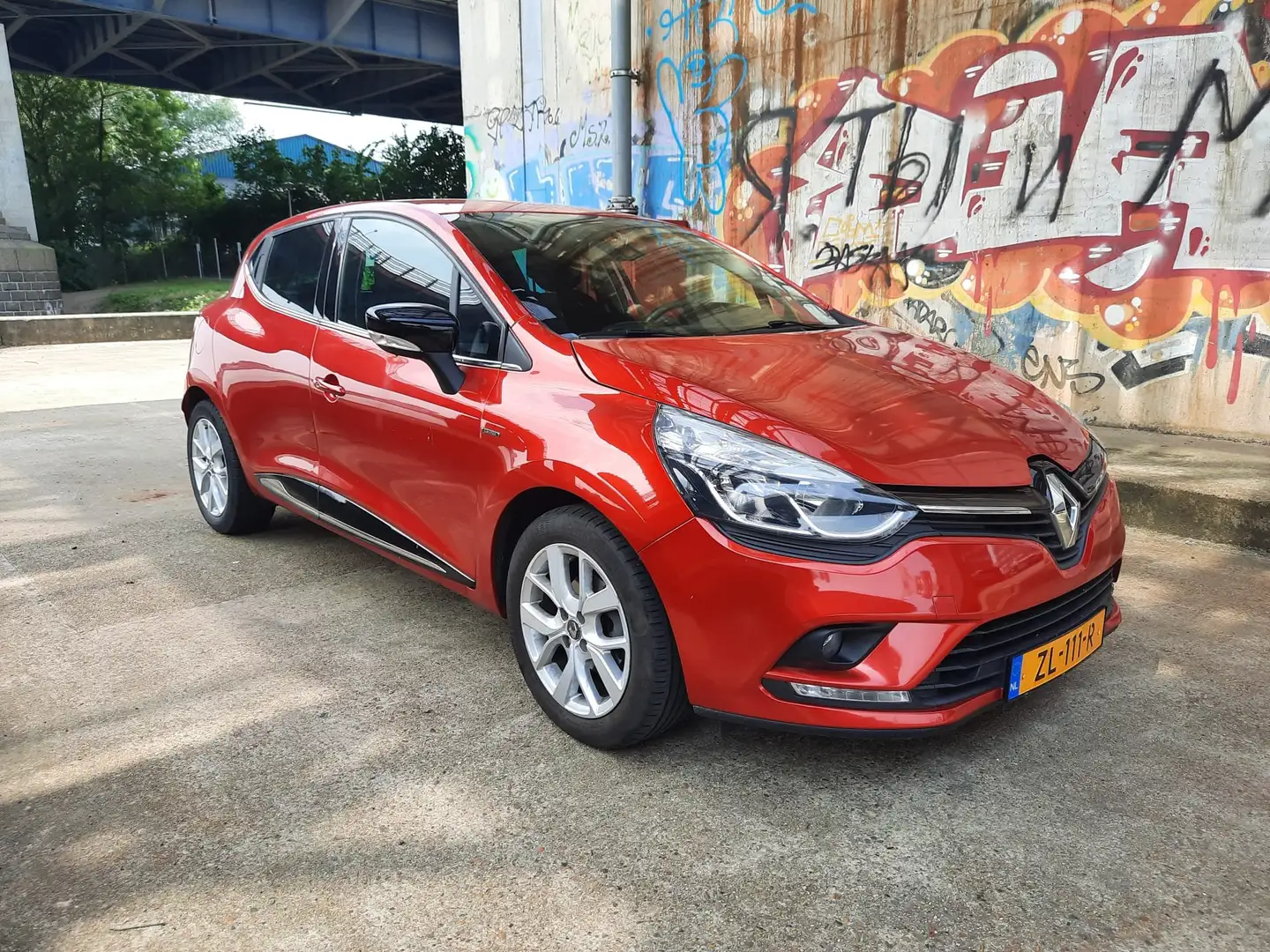 Renault Clio 0.9Tce Limited 2019 Rood - 1