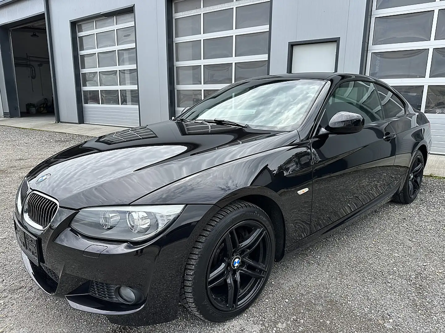 BMW 325 i xDrive Coupé Österreich-Paket Schwarz - 2