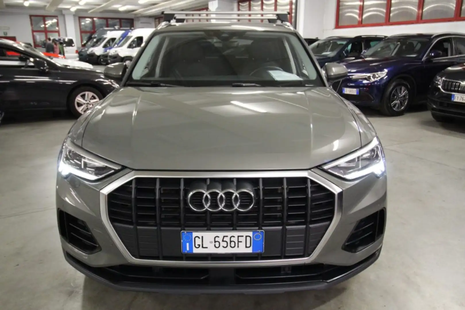 Audi Q3 45 TFSI e S-tronic Business Grijs - 1