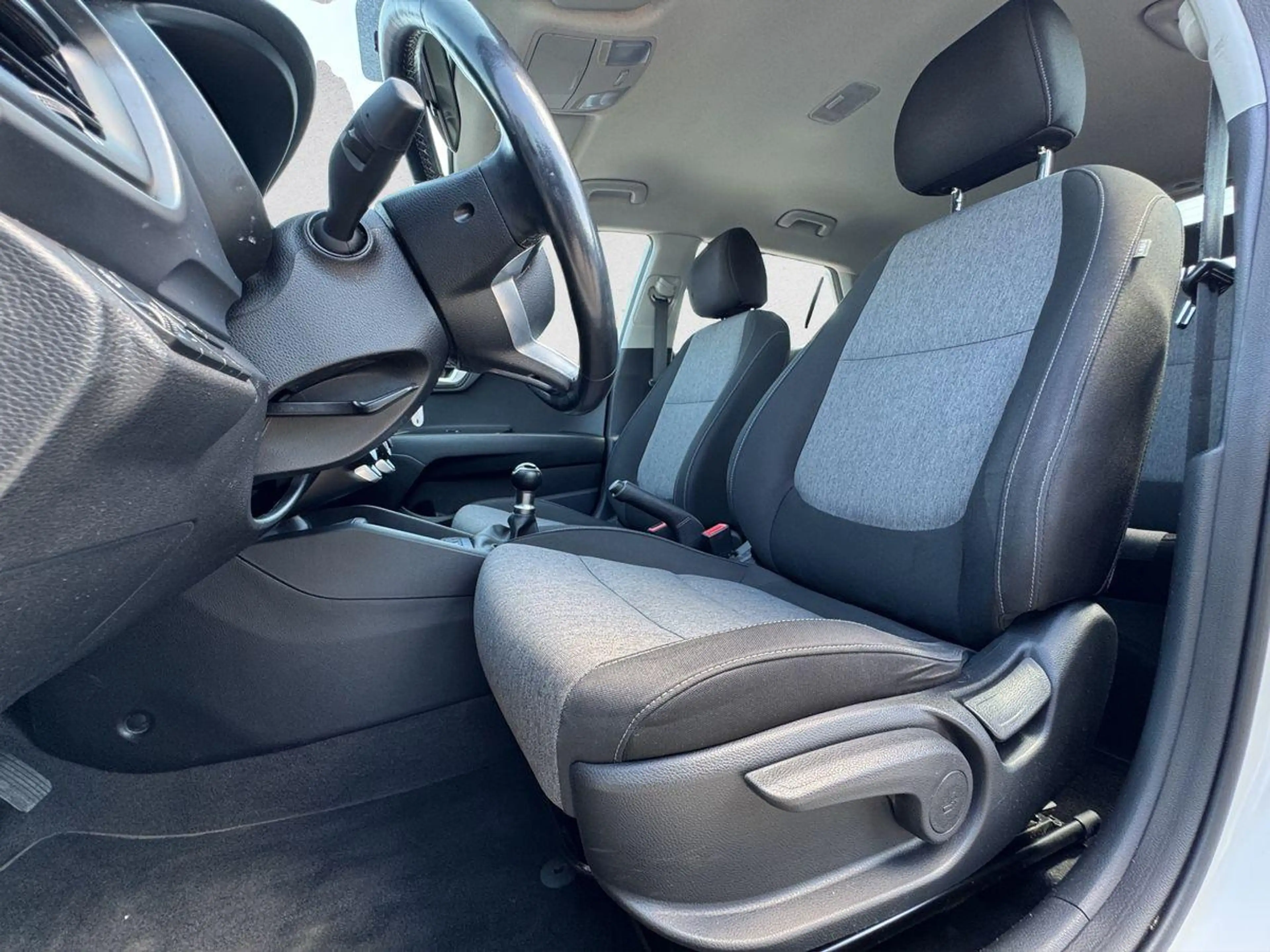 Kia Stonic 1.2 Edition7 Klima Sitz+Lenkheiz Einparkh — photo 12