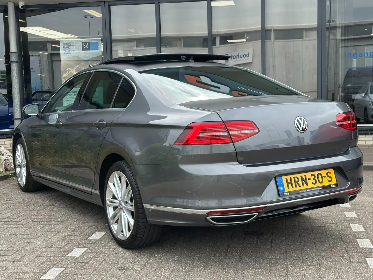 Volkswagen Passat 2.0 TDI Business Edition R l ACC l PANO l XENON Gris - 2
