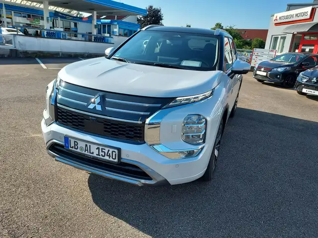 Mitsubishi Outlander 2.4 4WD Plug-In Hybrid Top