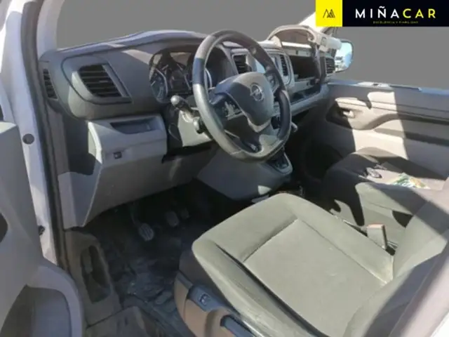 Opel Vivaro view 3