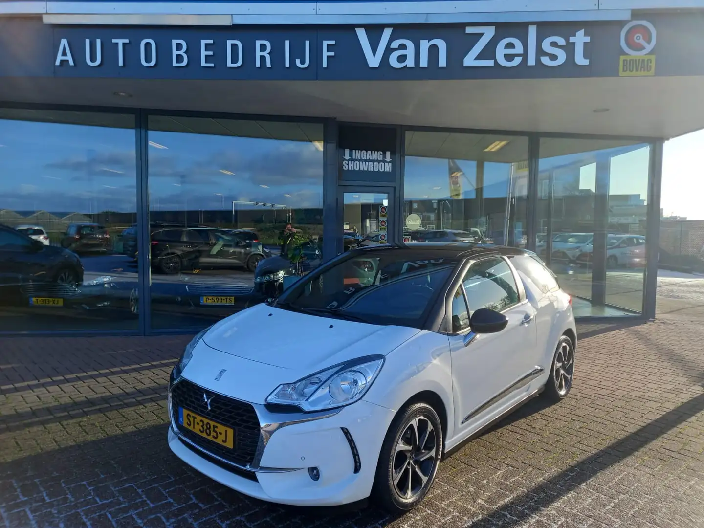 DS Automobiles DS 3 1.2 PureTech Connected Chic, Airco(automatisch), M Wit - 1