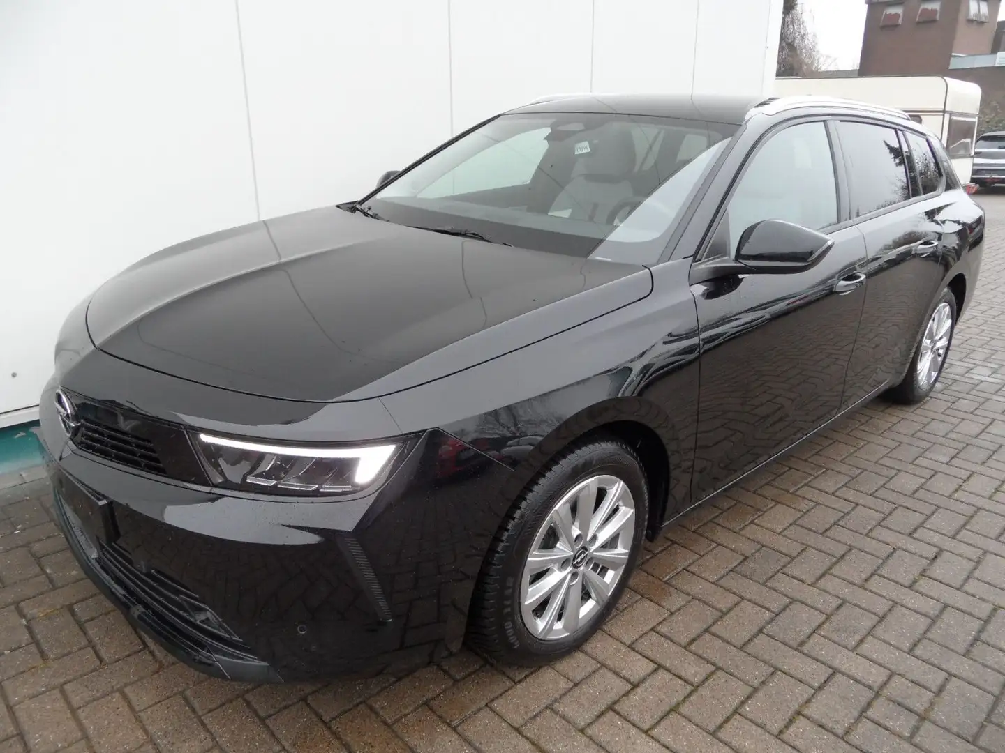 Opel Astra L ST 1,2 Elegance+Kamera+Sitzhzg+AHK+AT Noir - 1