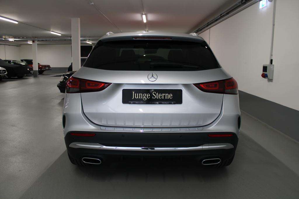 Mercedes-Benz GLA 180