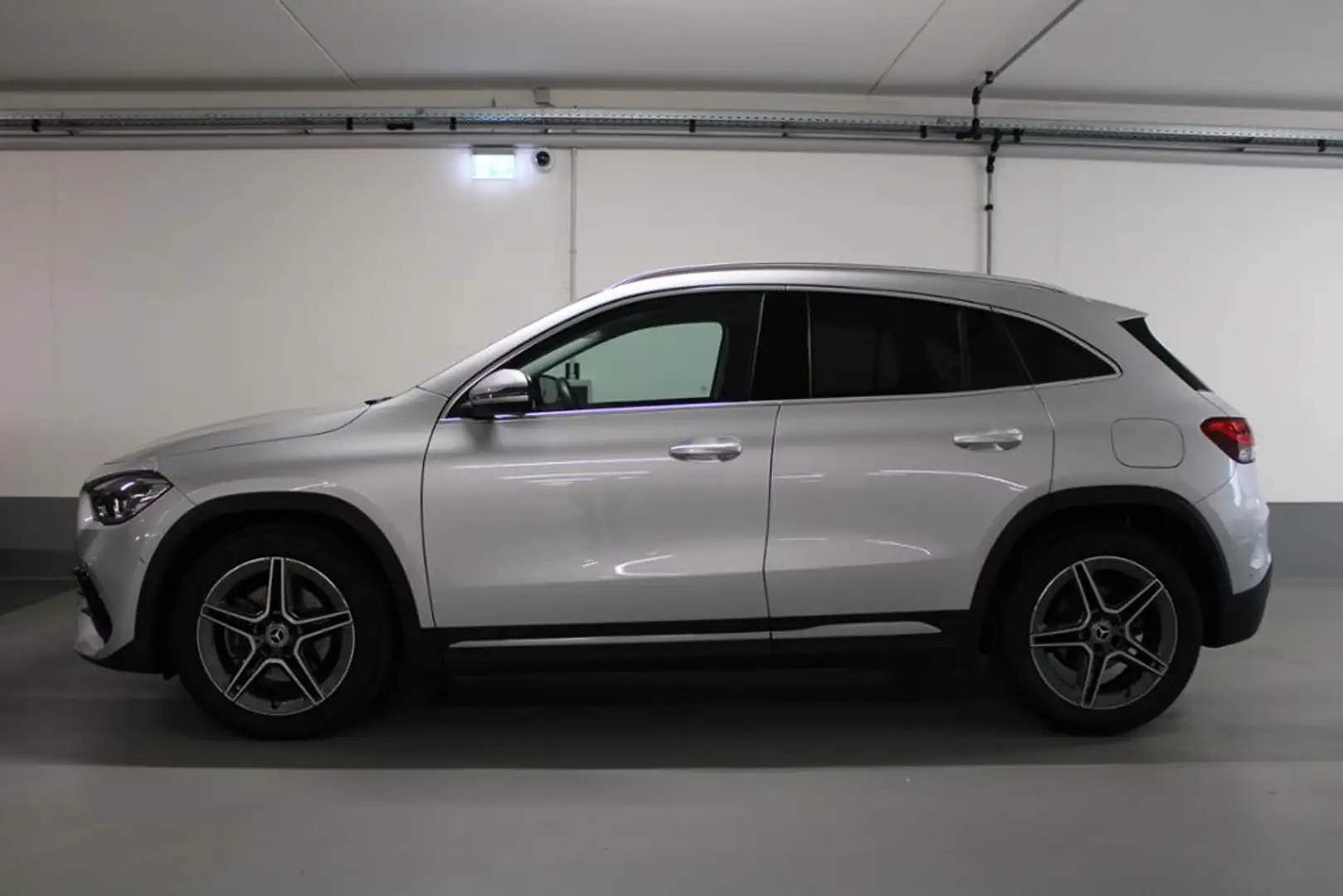 Mercedes-Benz GLA 180 AMG *Ambientebel.*Park-Paket*Business* Silber - 2
