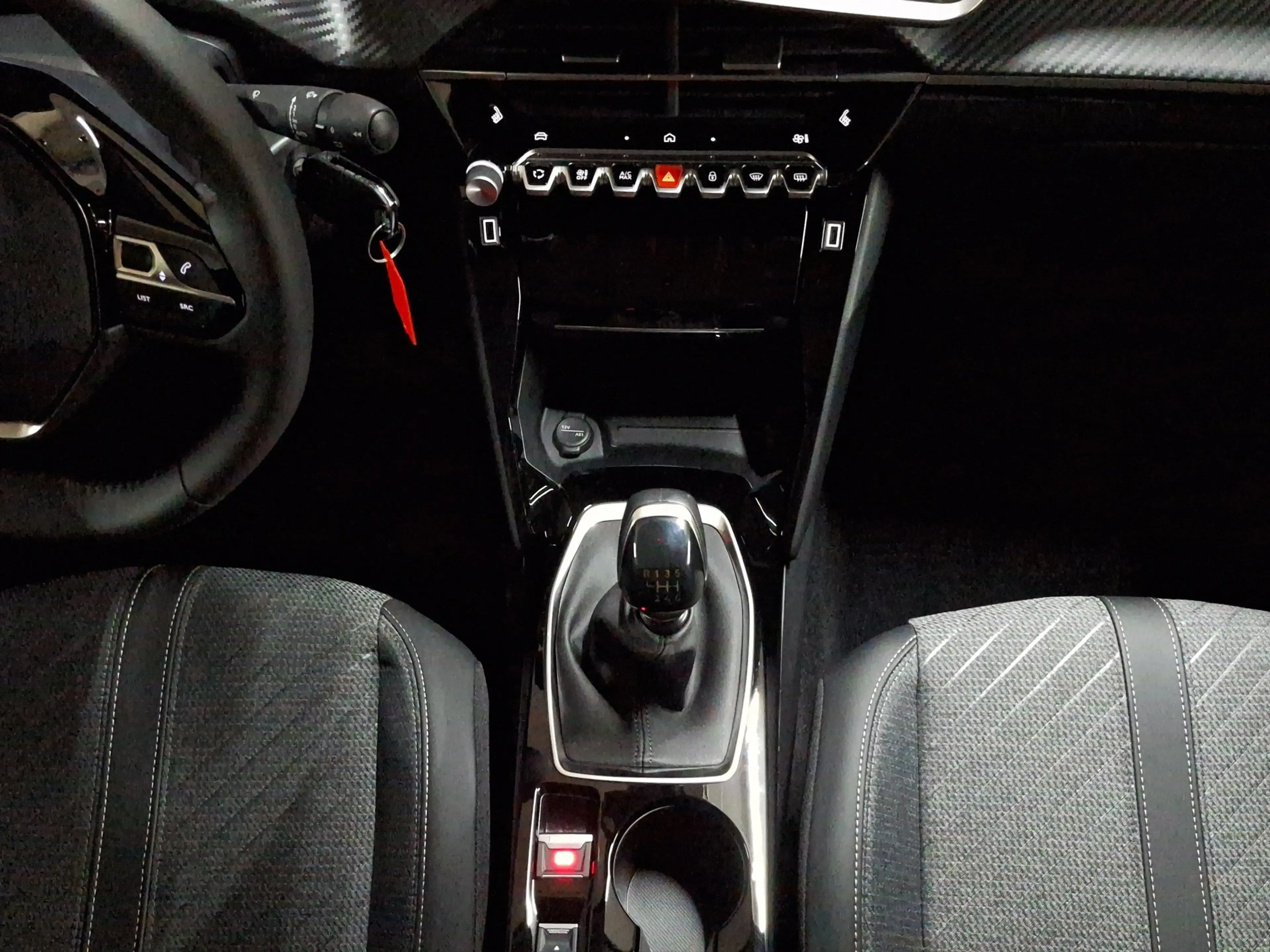 Peugeot 208 1.2 Turbo 100 Allure LED+Navi+SHZ+360+Kam. — photo 13