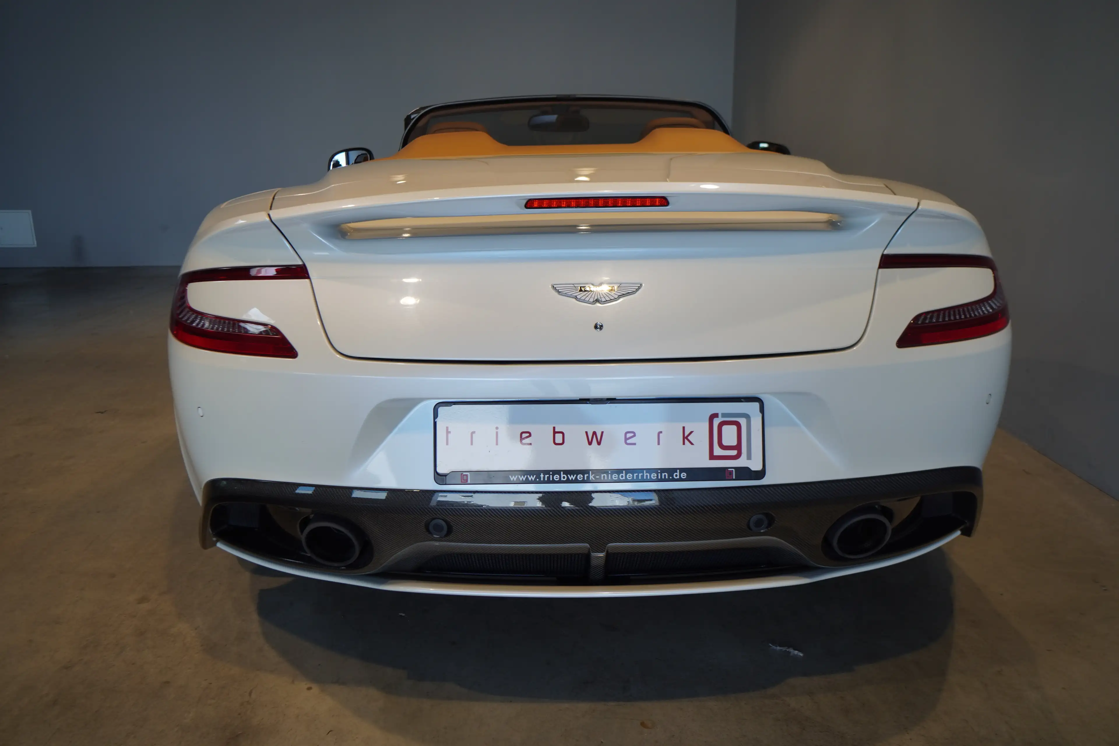 Aston Martin Vanquish Vanquish Volante-BRD-U-frei-Frost White — photo 14