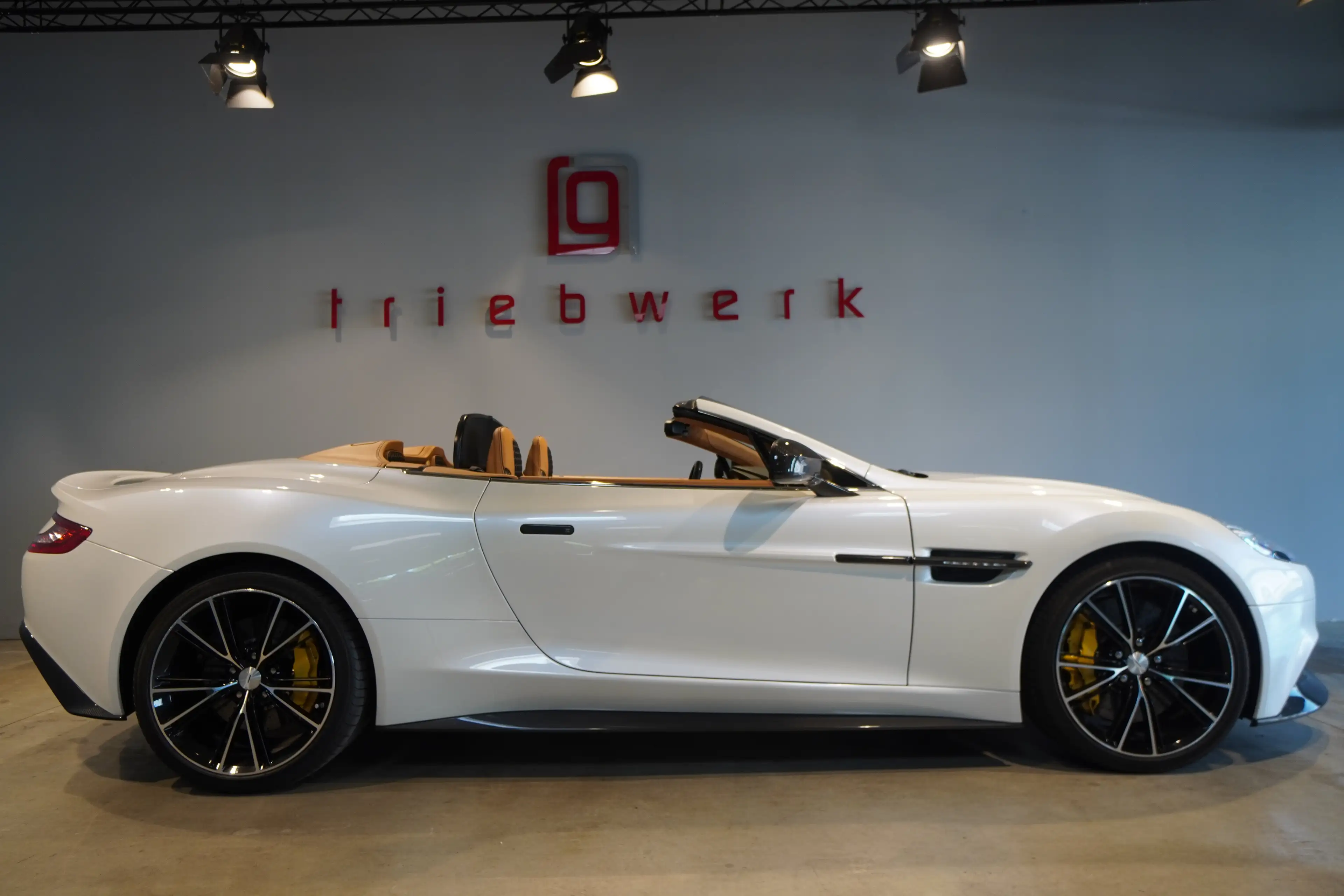 Aston Martin Vanquish Vanquish Volante-BRD-U-frei-Frost White