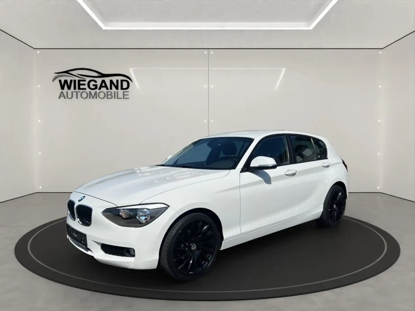 BMW 116 i ADVANTAGE PLUS+SICHTPAKET+SITZHEIZUNG+PDC Wit - 1