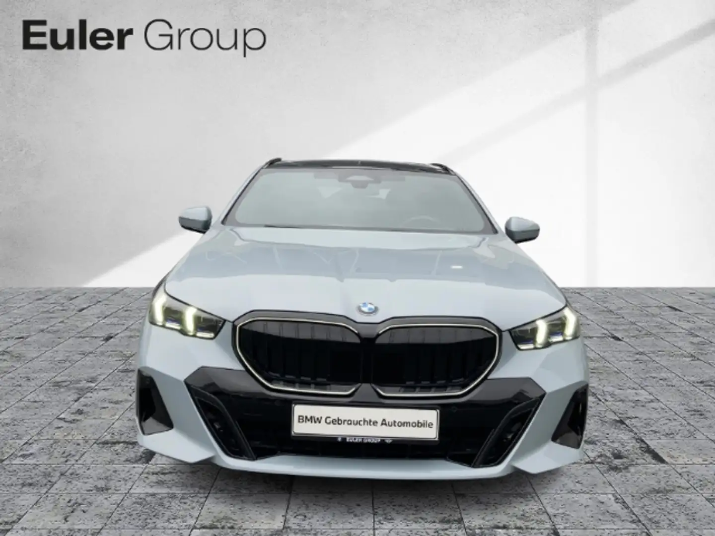 BMW 520 i M-Sport PRO Sommer19'' AHK Pano ICONIC H/K DA+ A Grau - 2