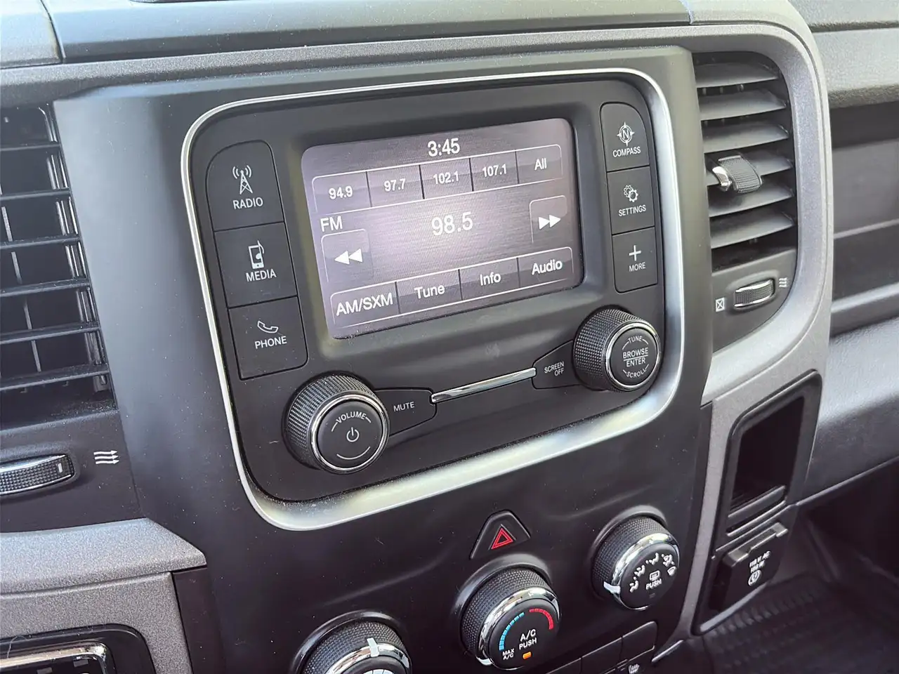 RAM 1500 снимка RAM 1500