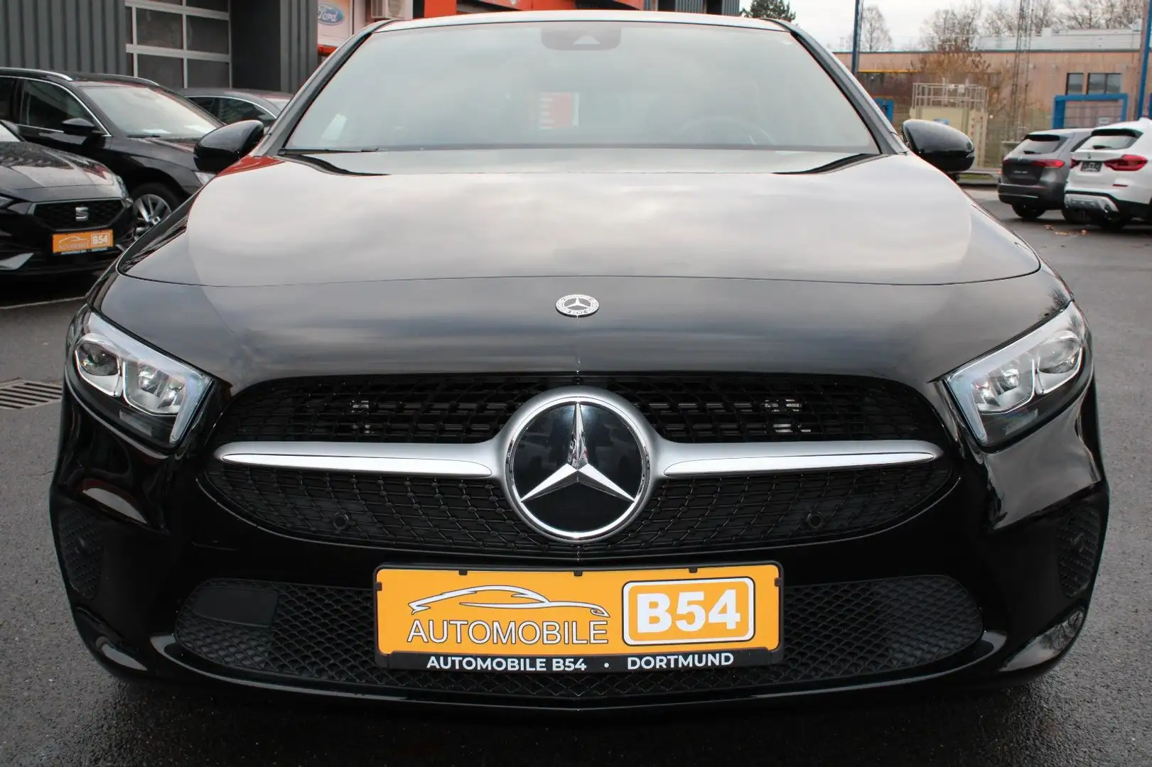 Mercedes-Benz A 200 /NAVI/1 HAND/PANO/LEDER/LED/PROGRESSIVE/KAM/ Schwarz - 2