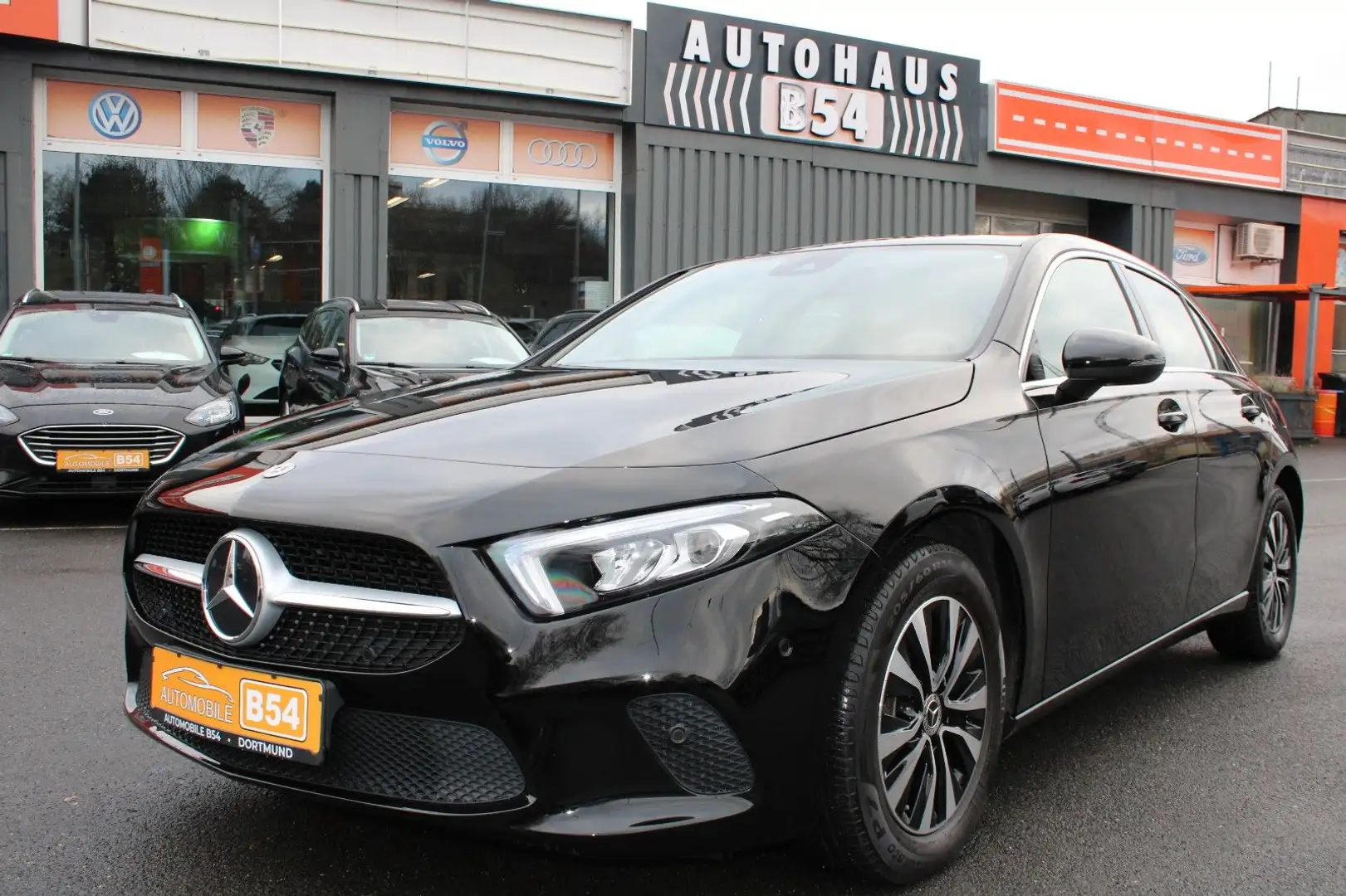 Mercedes-Benz A 200 /NAVI/1 HAND/PANO/LEDER/LED/PROGRESSIVE/KAM/ Schwarz - 1