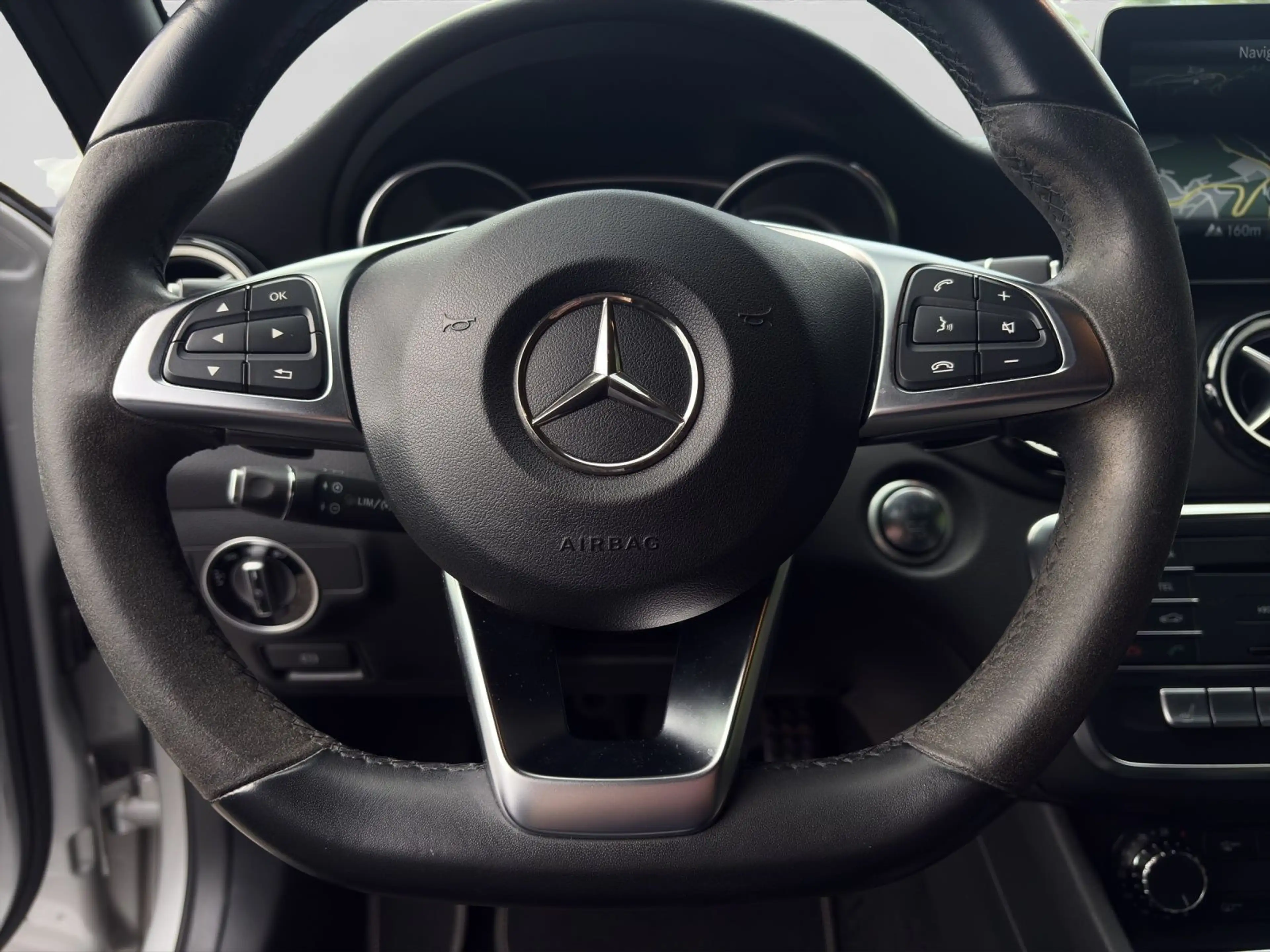 Mercedes-Benz A 180 DCT AMG LINE LM18 LED SHZ — photo 9