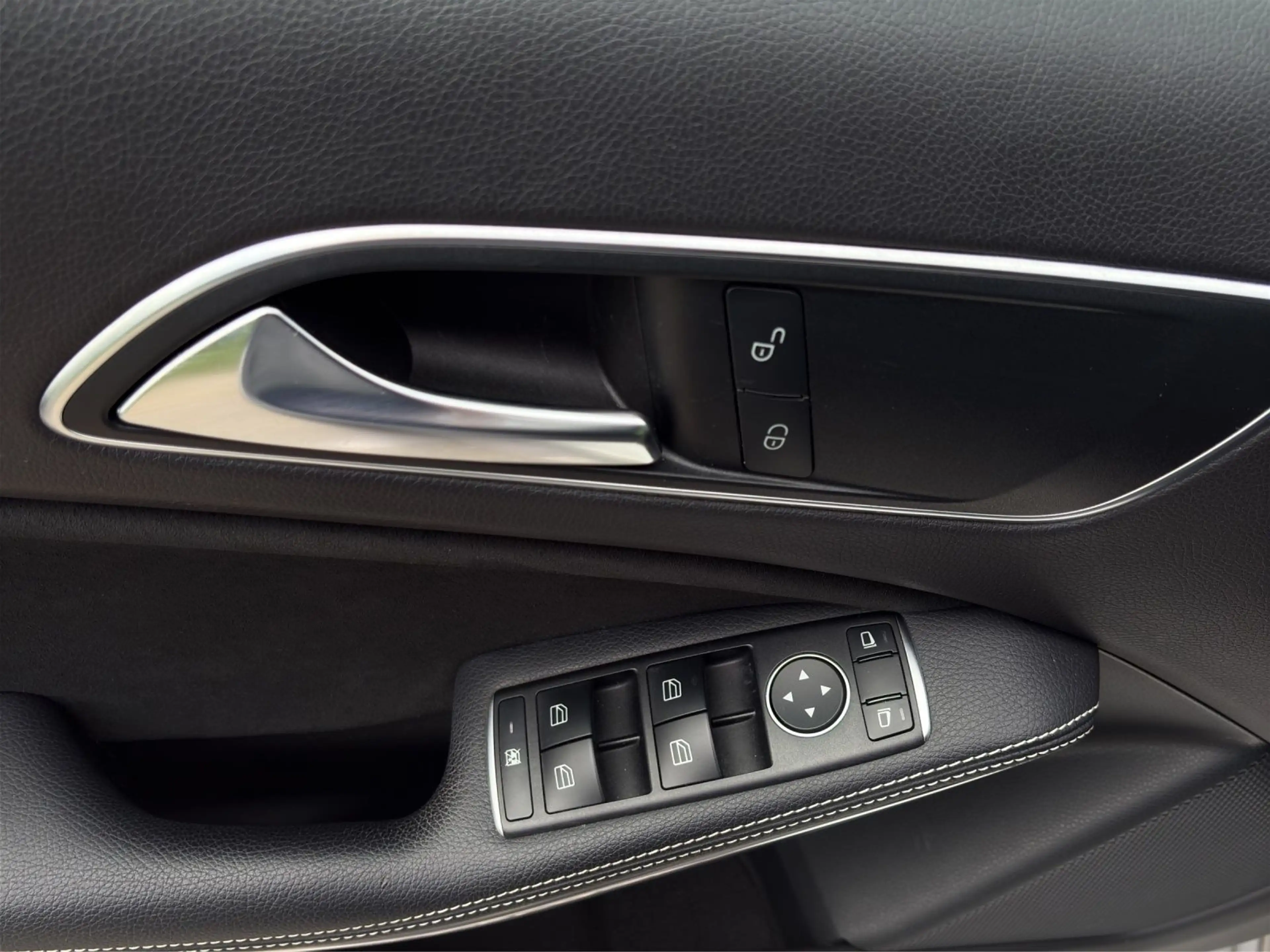 Mercedes-Benz A 180 DCT AMG LINE LM18 LED SHZ — photo 8