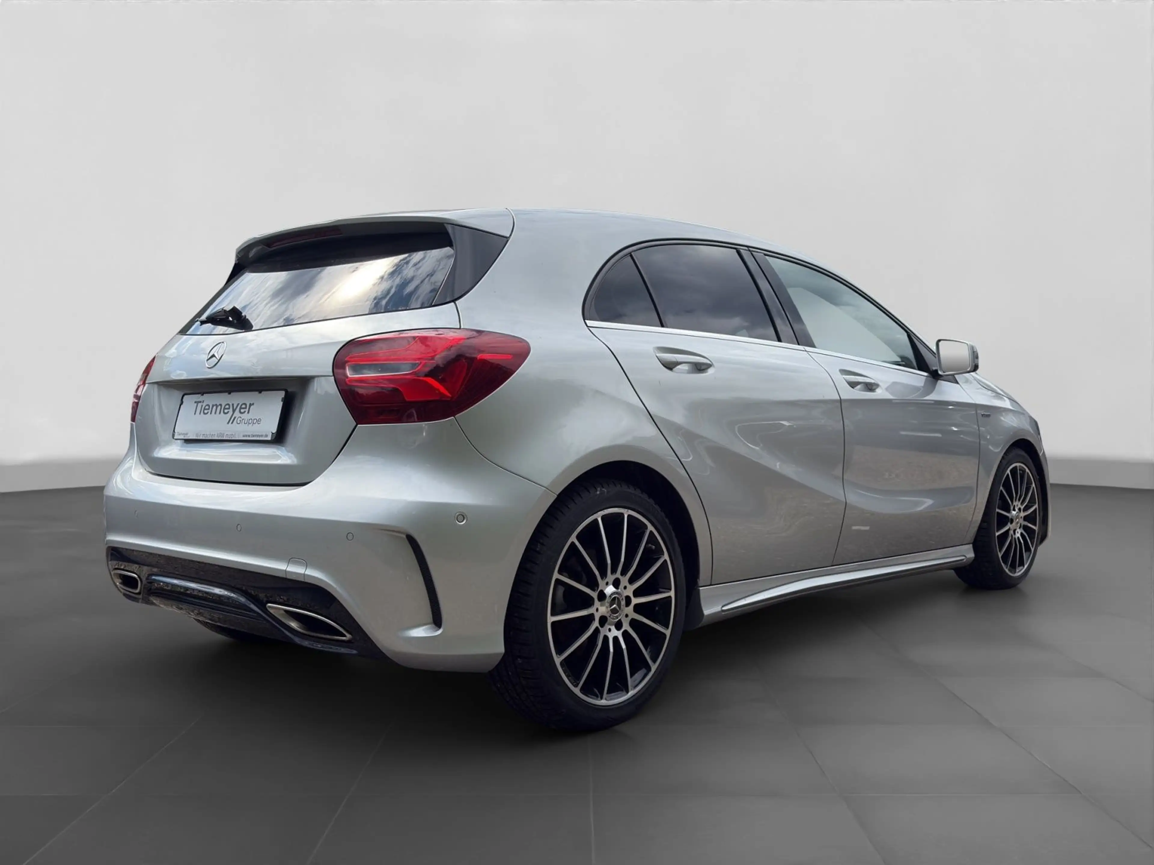 Mercedes-Benz A 180 DCT AMG LINE LM18 LED SHZ — photo 3
