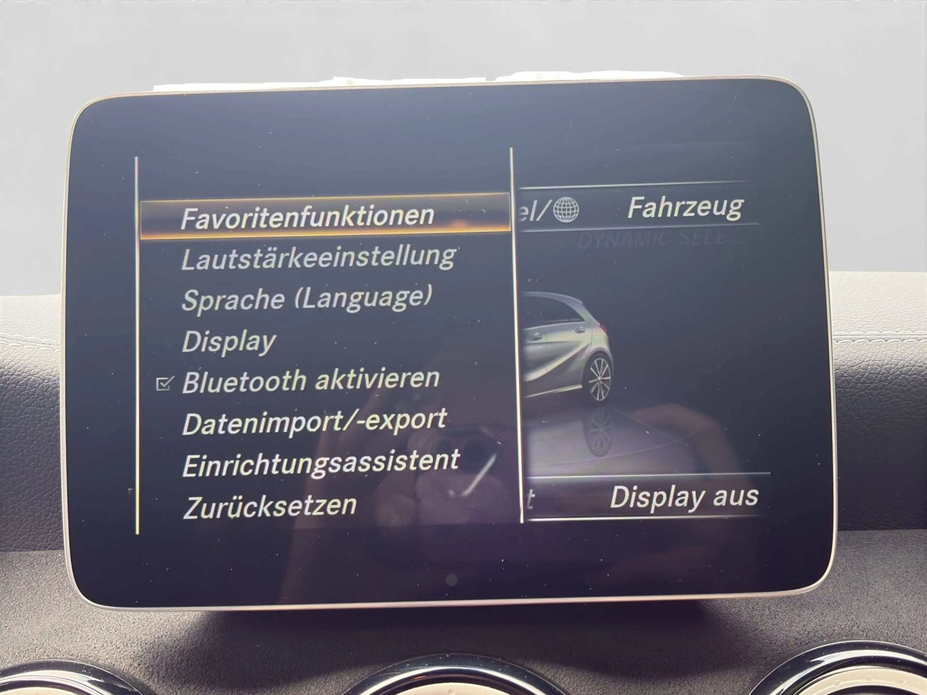 Mercedes-Benz A 180 DCT AMG LINE LM18 LED SHZ — photo 14