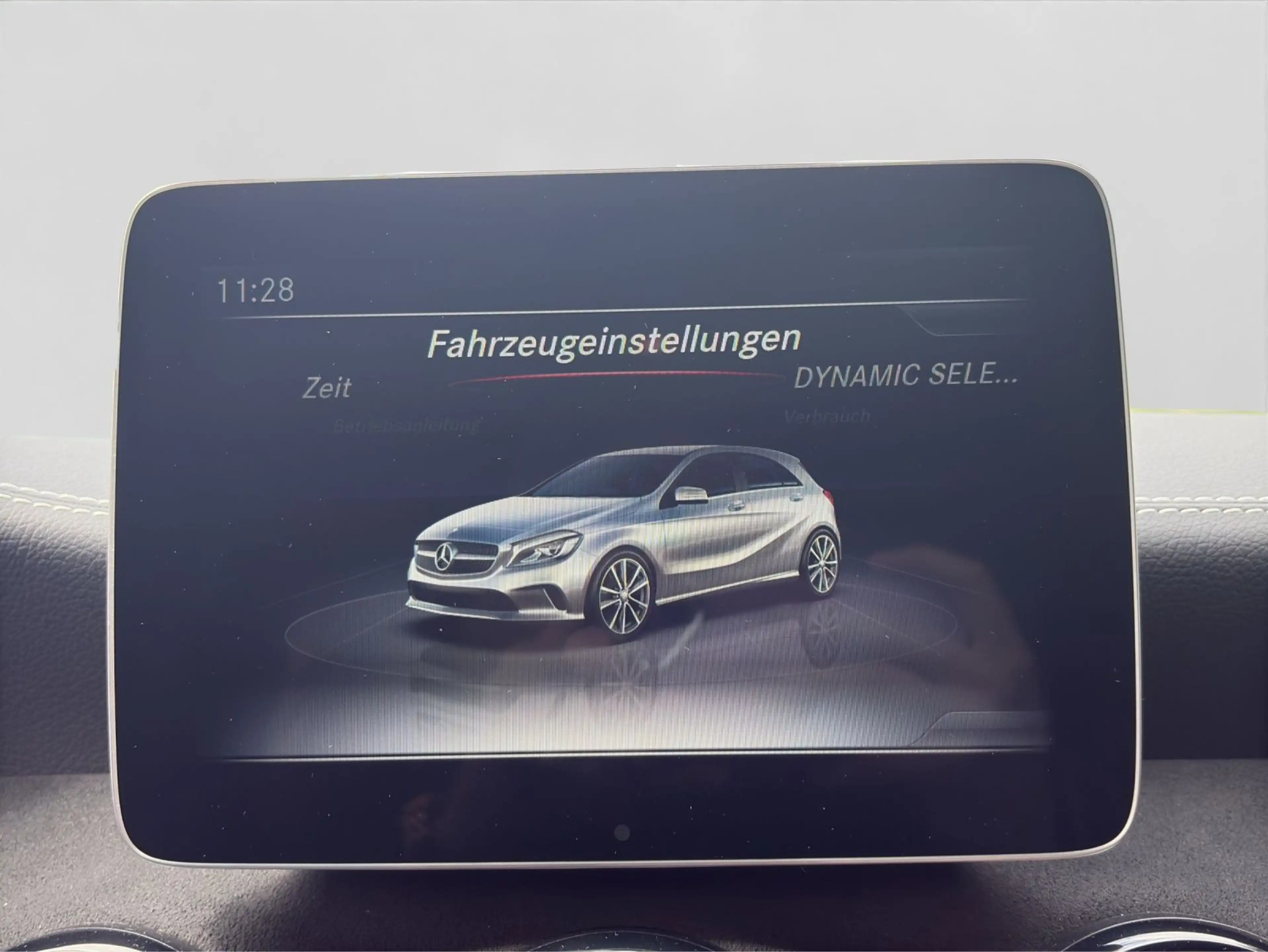Mercedes-Benz A 180 DCT AMG LINE LM18 LED SHZ — photo 13