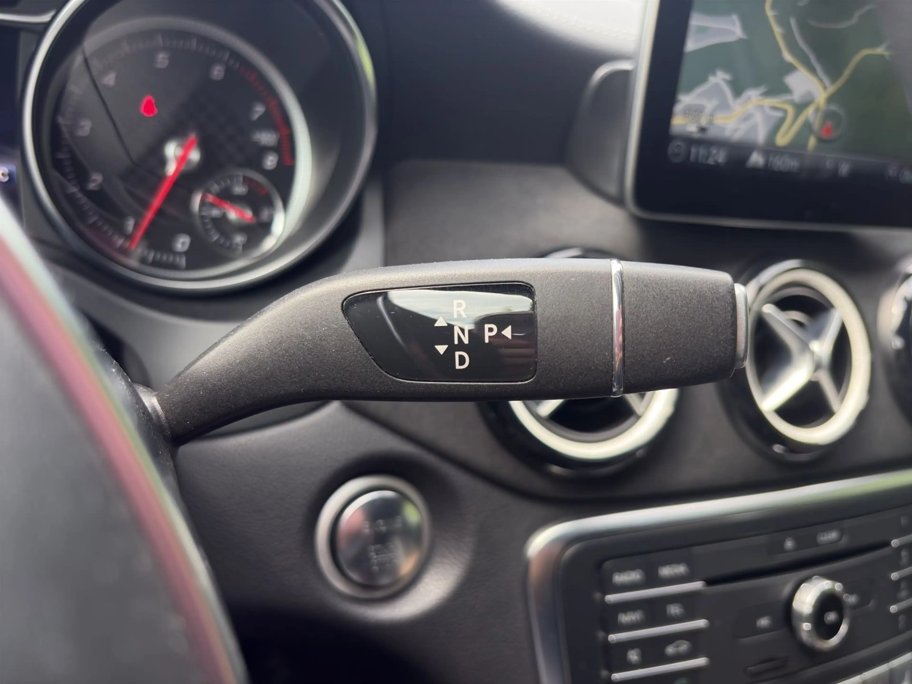 Mercedes-Benz A 180 DCT AMG LINE LM18 LED SHZ — photo 11
