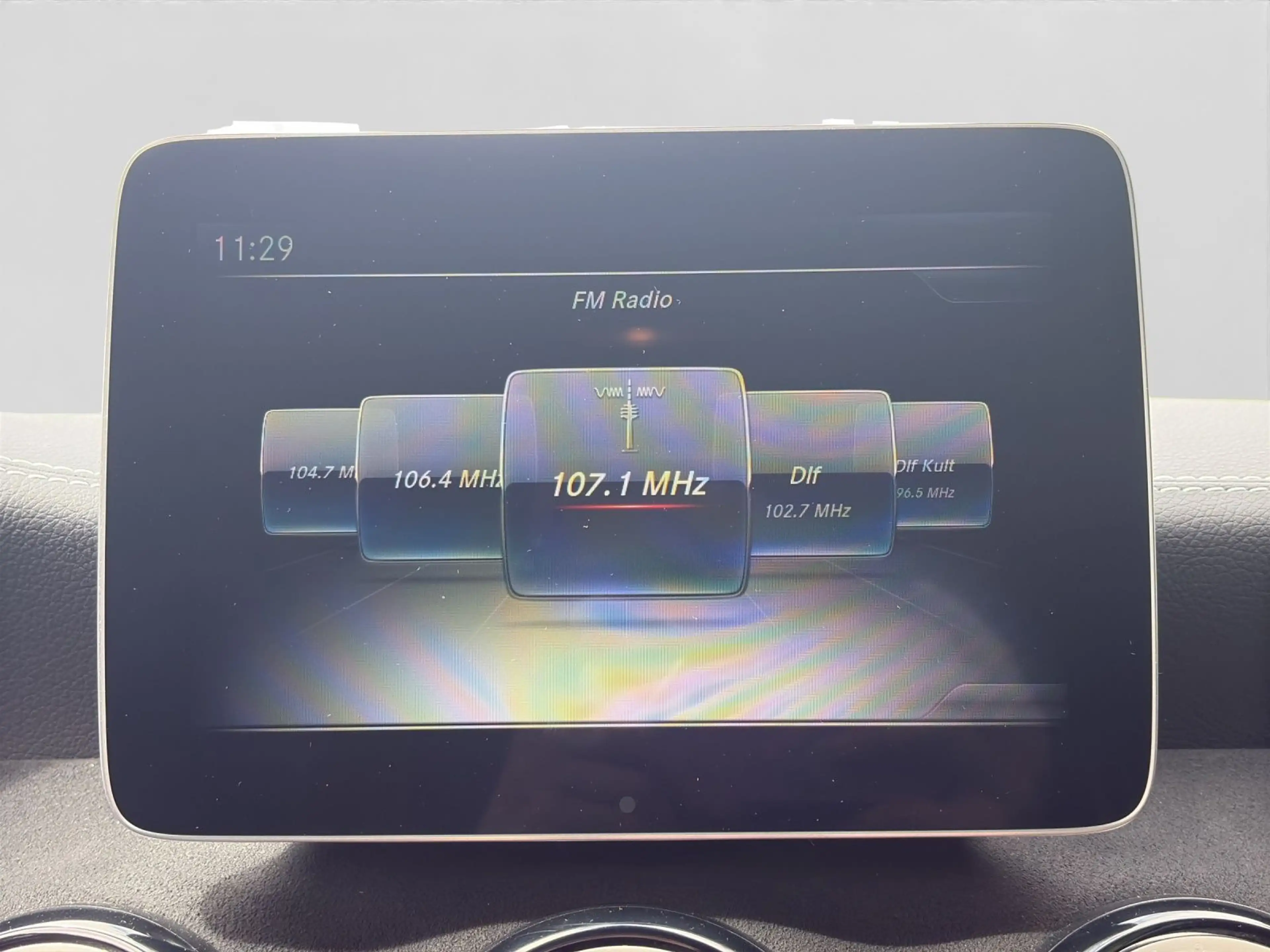 Mercedes-Benz A 180 DCT AMG LINE LM18 LED SHZ — photo 15