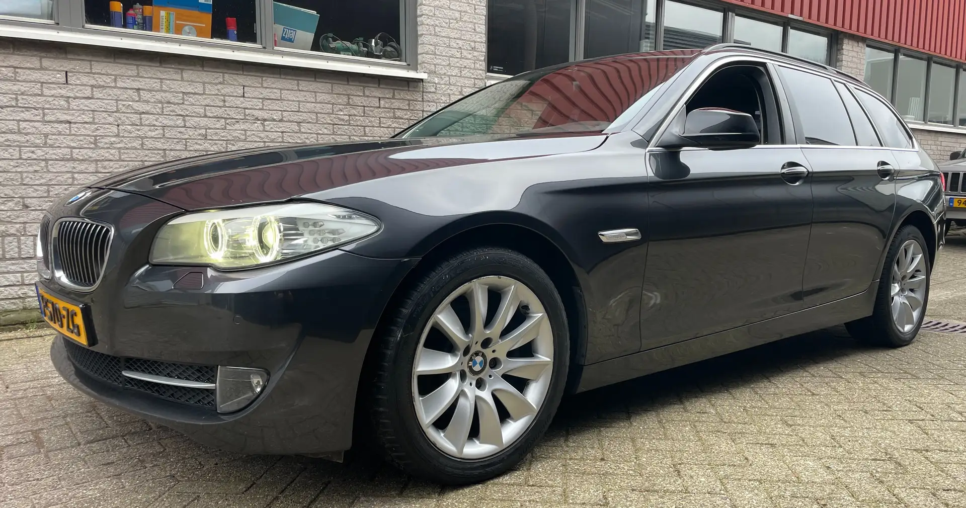 BMW 523 523i Executive Touring Grijs - 1