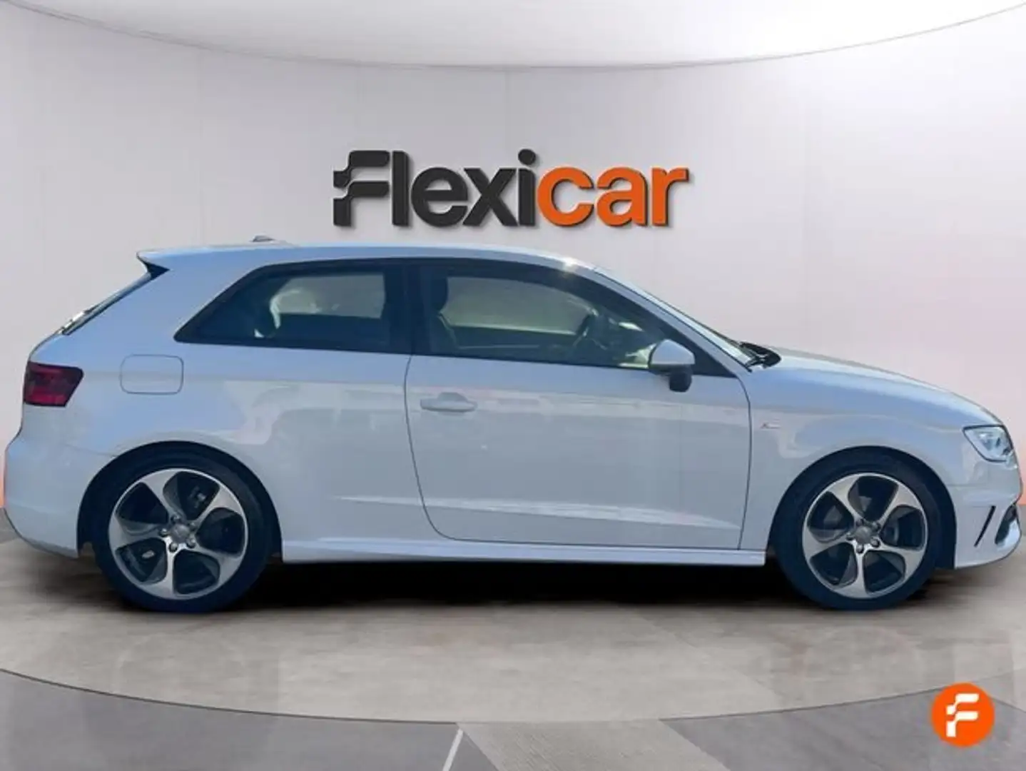 Audi A3 1.6TDI CD S line edition Weiß - 2