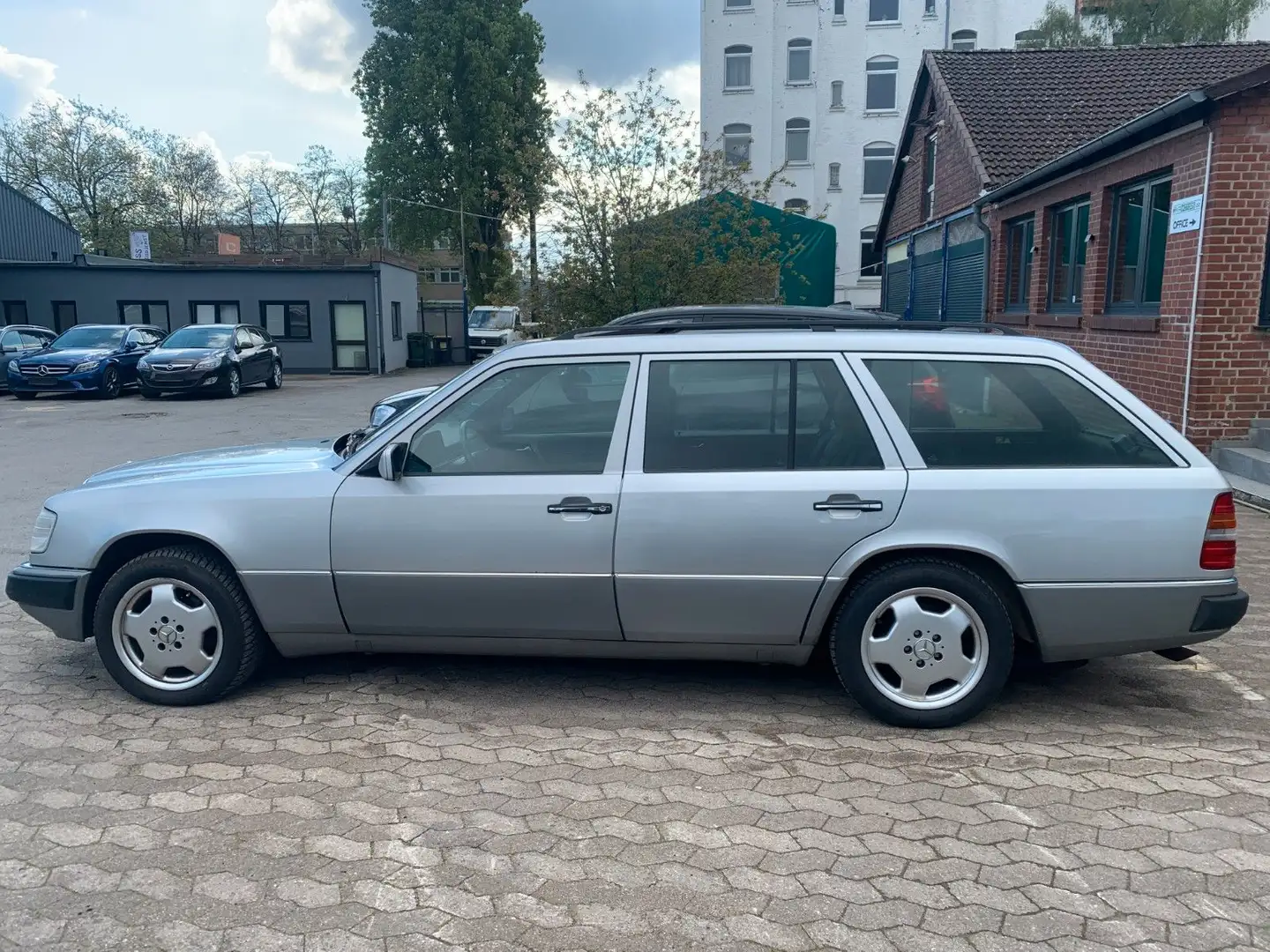 Mercedes-Benz 300 TE S124 | Schiebedach | Autom. | Servo Plateado - 2