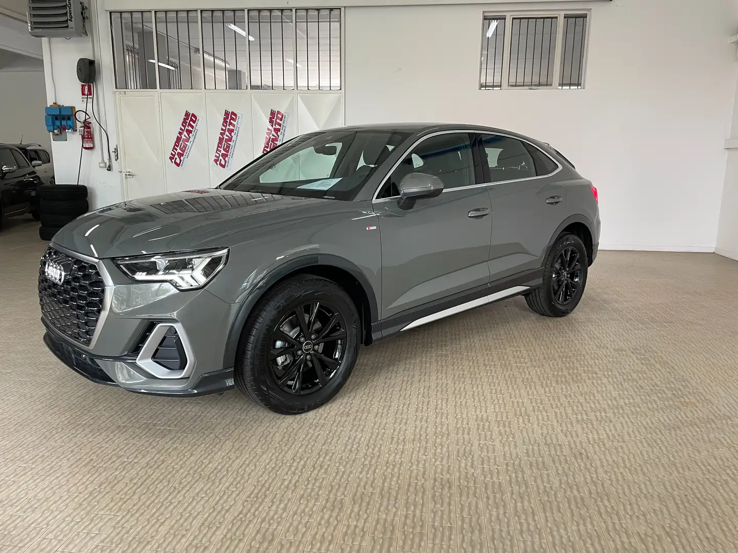 Audi Q3 Sportback 35 2.0 tdi S line S-tronic Km0 Km0 Gris - 2