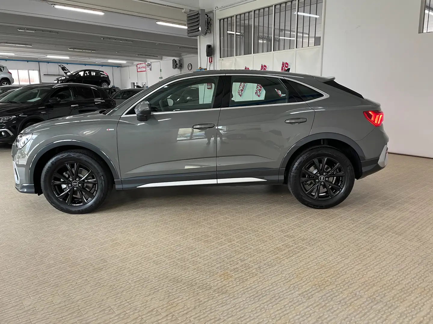 Audi Q3 Sportback 35 2.0 tdi 150cv Sline S-tronic Km0 Km0 Grigio - 1
