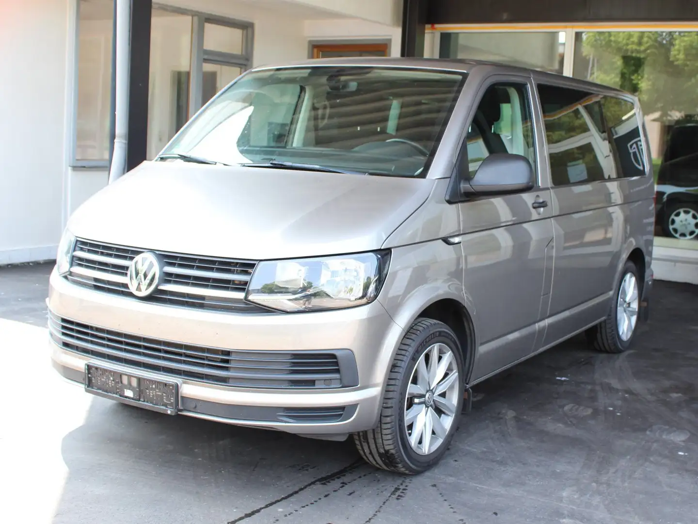 Volkswagen T6 Multivan Multivan Trendline 150PS LUFT-STHZ/KD neu 5750€ Beige - 1