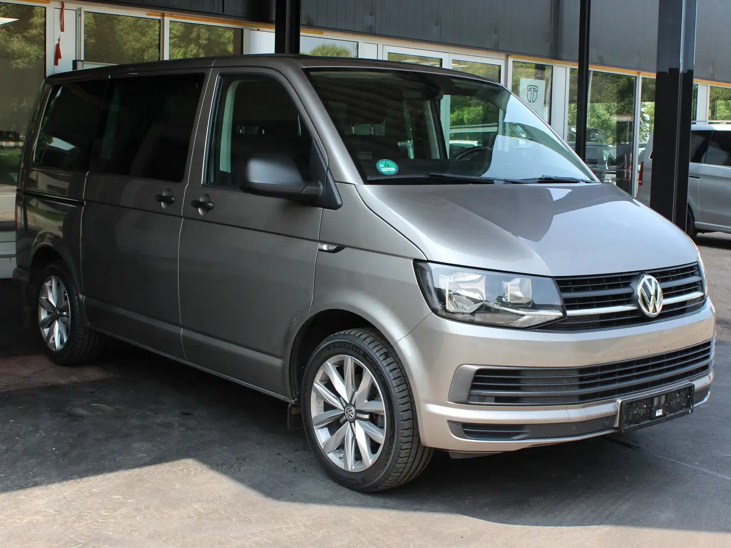 Volkswagen T6 Multivan Multivan Trendline 150PS LUFT-STHZ/KD neu 5750€ Beige - 2