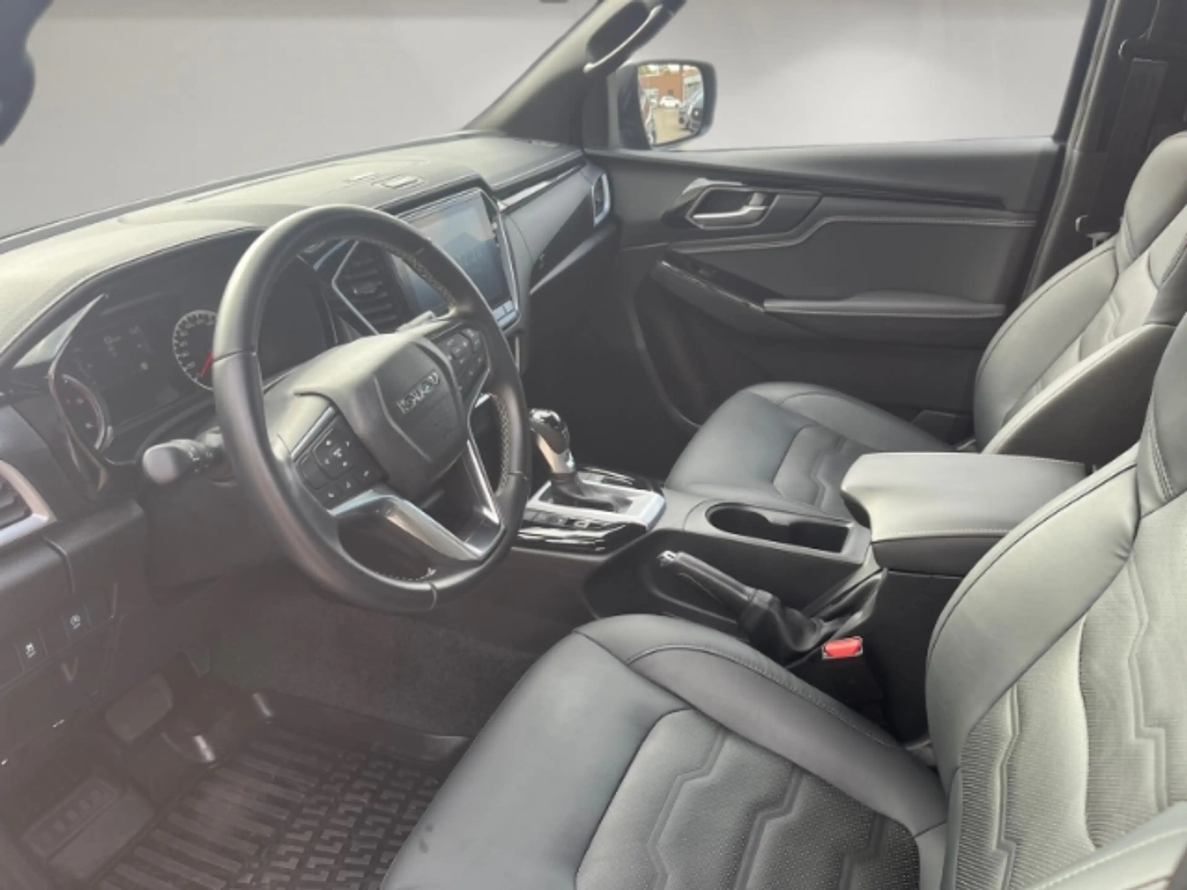 Isuzu D-Max D-MAx 1,9 TD Space Cab 4 WD V-Cross 1.9 S Navi App — photo 8
