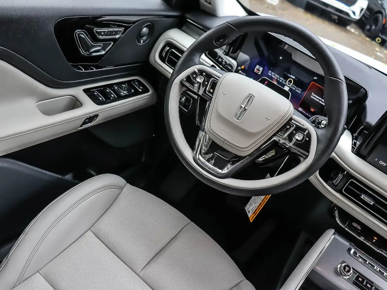 Lincoln Aviator снимка Lincoln Aviator