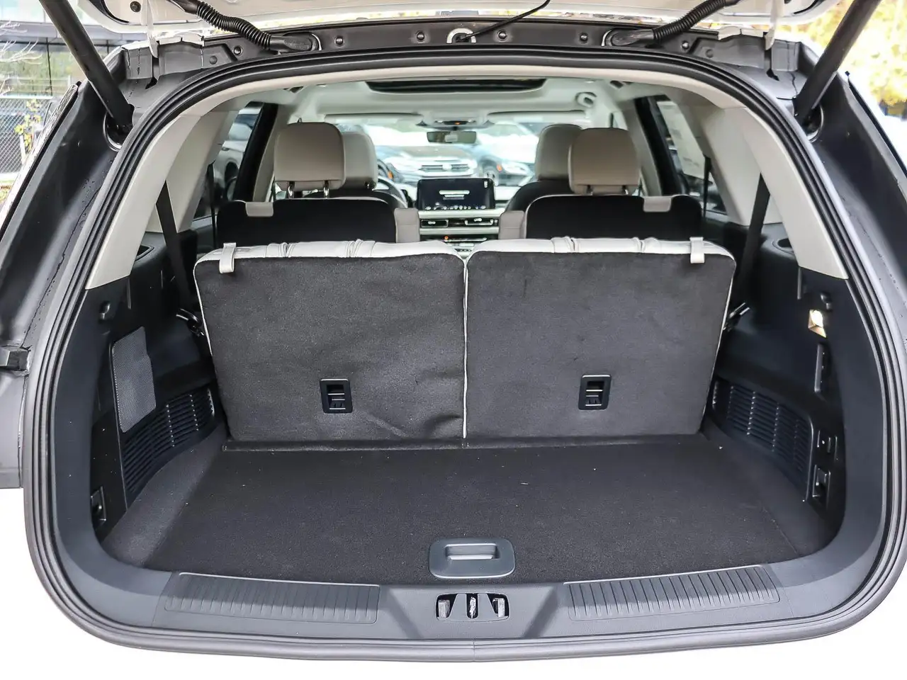 Lincoln Aviator снимка Lincoln Aviator